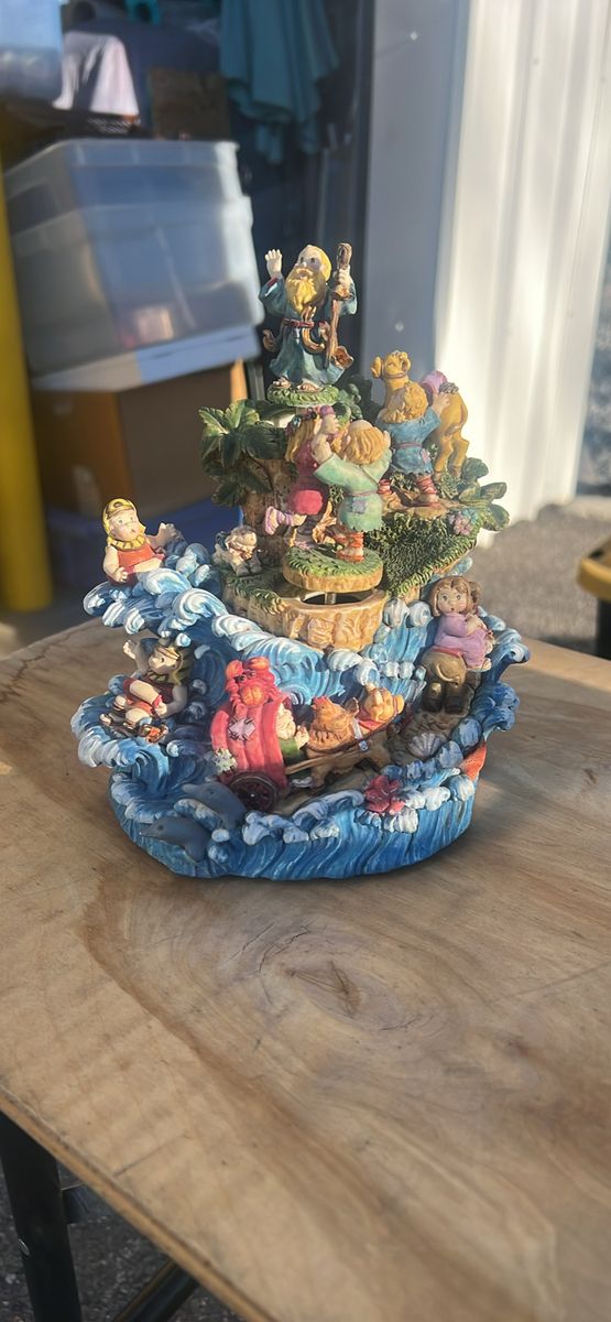 Classic Treasures Animated Musical Box