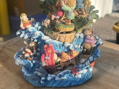 Classic Treasures Animated Musical Box