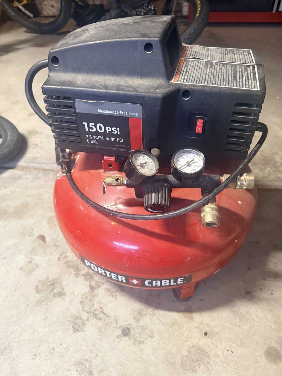 Air compressor with a leak - free