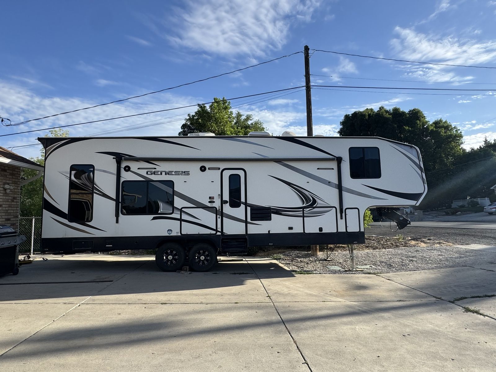 Genesis Supreme 33CK 5th Wheel toyhauler 2018