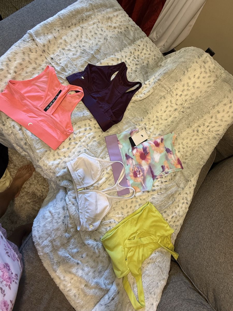 Tank lululemon, Nike , fabletics etc all $35