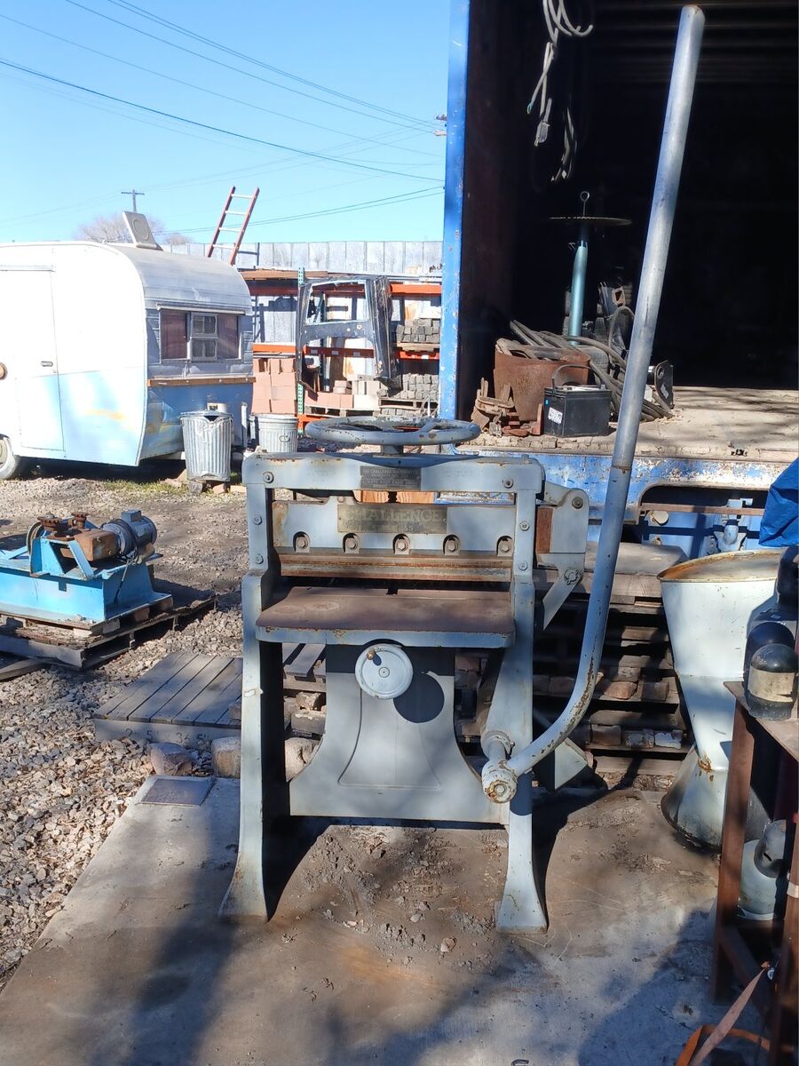 industrial paper cutter manual use