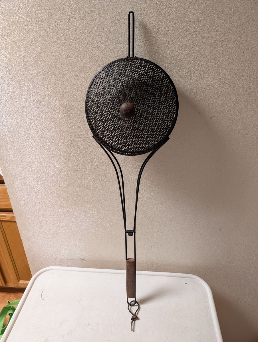 VINTAGE POPCORN POPPER