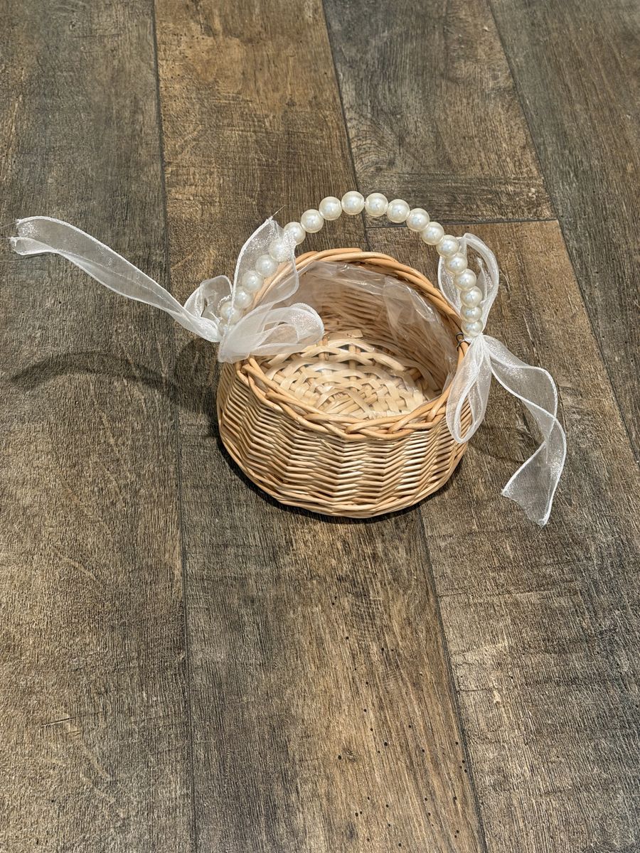 Flower Girl Wedding Basket with Pearl Handle $10