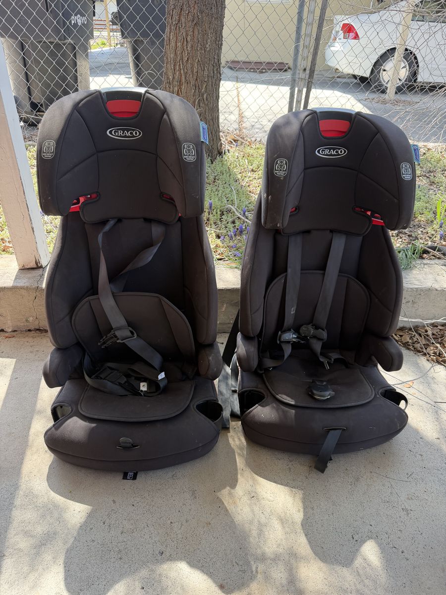 TwoGraco Tranzitions Harness Booster Car Seat