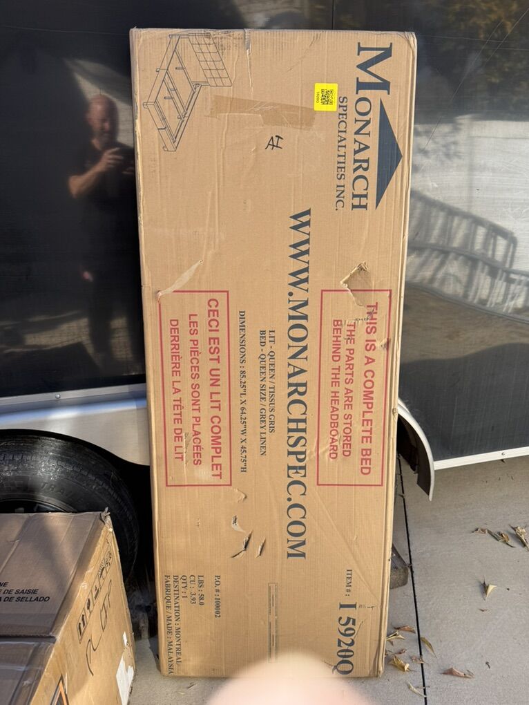 Monarch Queen Platform Bed