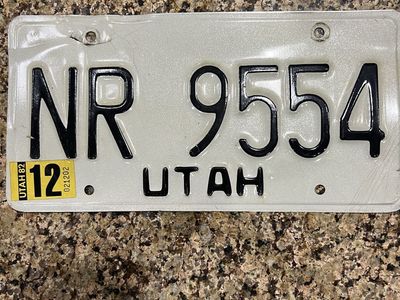 Vintage Utah License Plate NR 9554 - 1982 Collectible Auto Tag