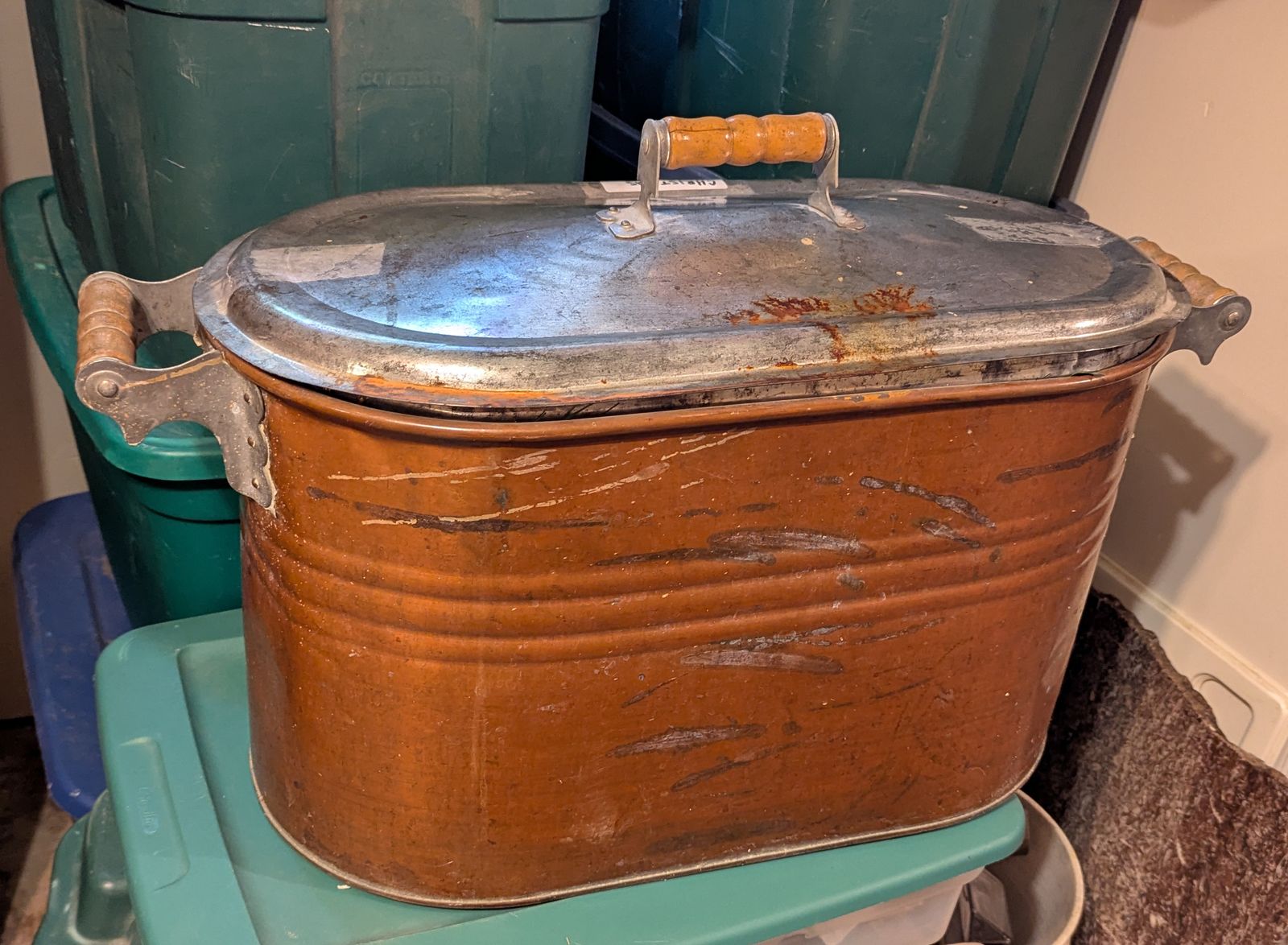 Vintage Antique Copper Wash Boiler Tub with Lid and Wood Handles - Rustic Decor / Planter
