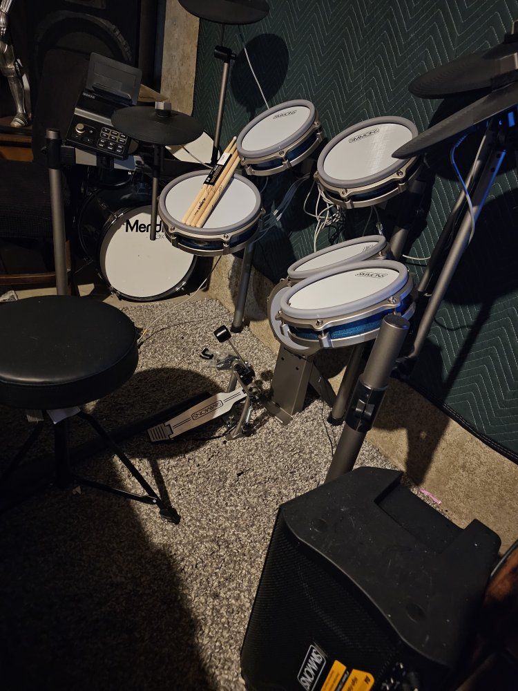 Simmons titan70 electric drums and amp