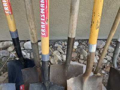 Square nose shovels