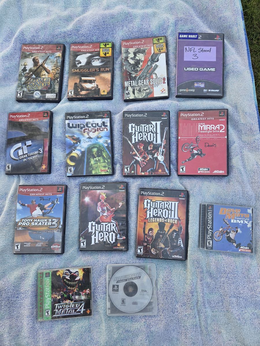 14 Playstation games with 5 controllers