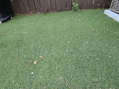 Green artificial turf 7' X 15 -18'