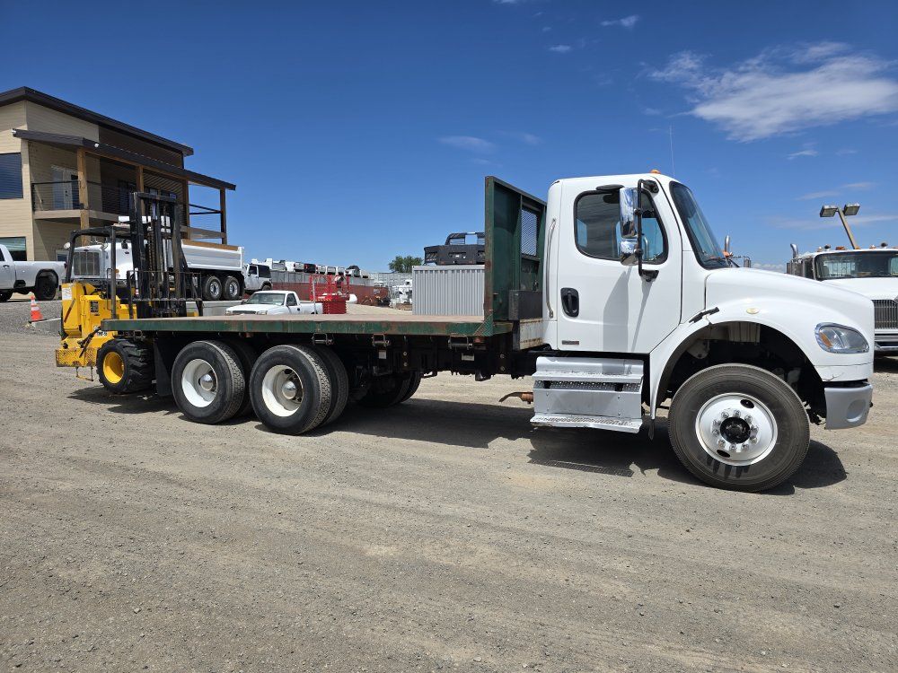 2012 FRHT 18' Piggyback Delivery Truck and Forklif