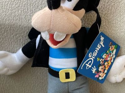 Disney Goofy Pirate Toy Factory 11 Inch Plush