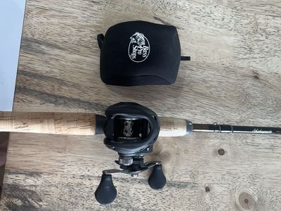 NEW Fishing baitcaster