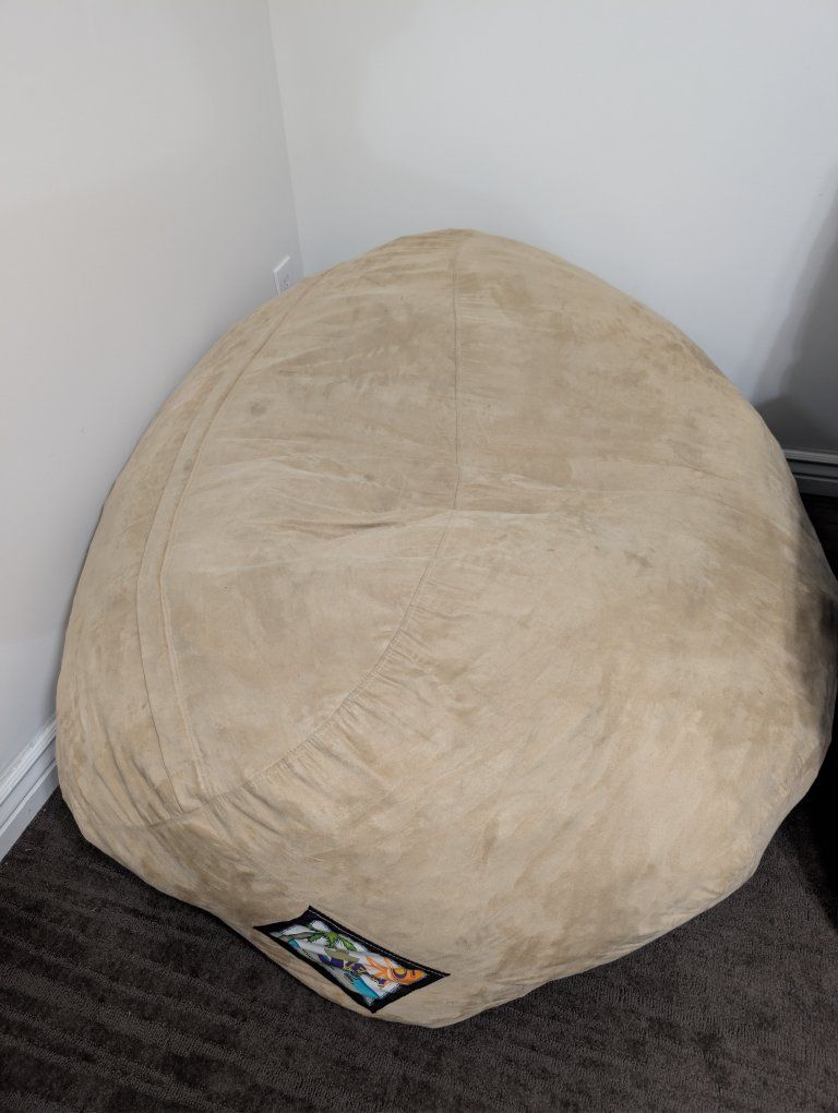 Bean bag in great condition 6 foot