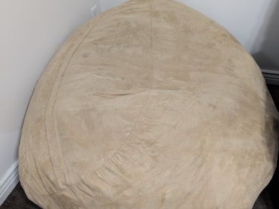 Bean bag in great condition 6 foot