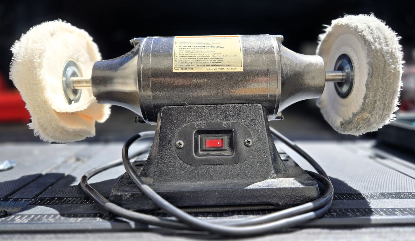 Central Machinery 6" Bench Buffer with extra Buffing Wheels