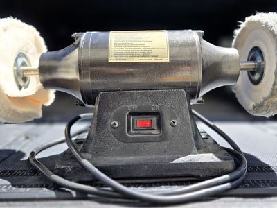 Central Machinery 6" Bench Buffer with extra Buffing Wheels