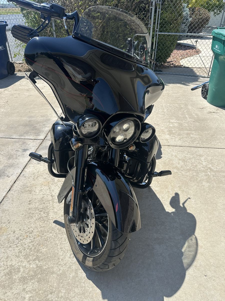 2010 Harley-Davidson CVO Screamin' Eagle Ultra Classic - 16,890 Miles - Clean Title Black Cherry Metallic with CVO flames