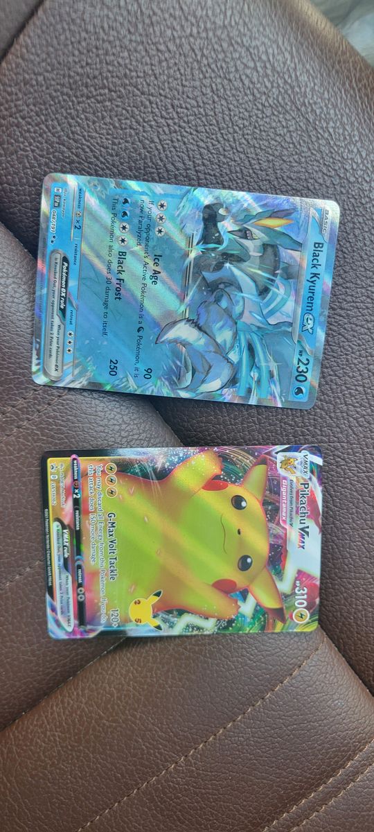 Large lot of Pokémon cards (600)