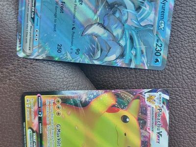 Large lot of Pokémon cards (600)