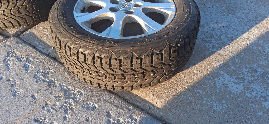 Set of 4 5x114.3 Toyota 215 60 16 snow tires