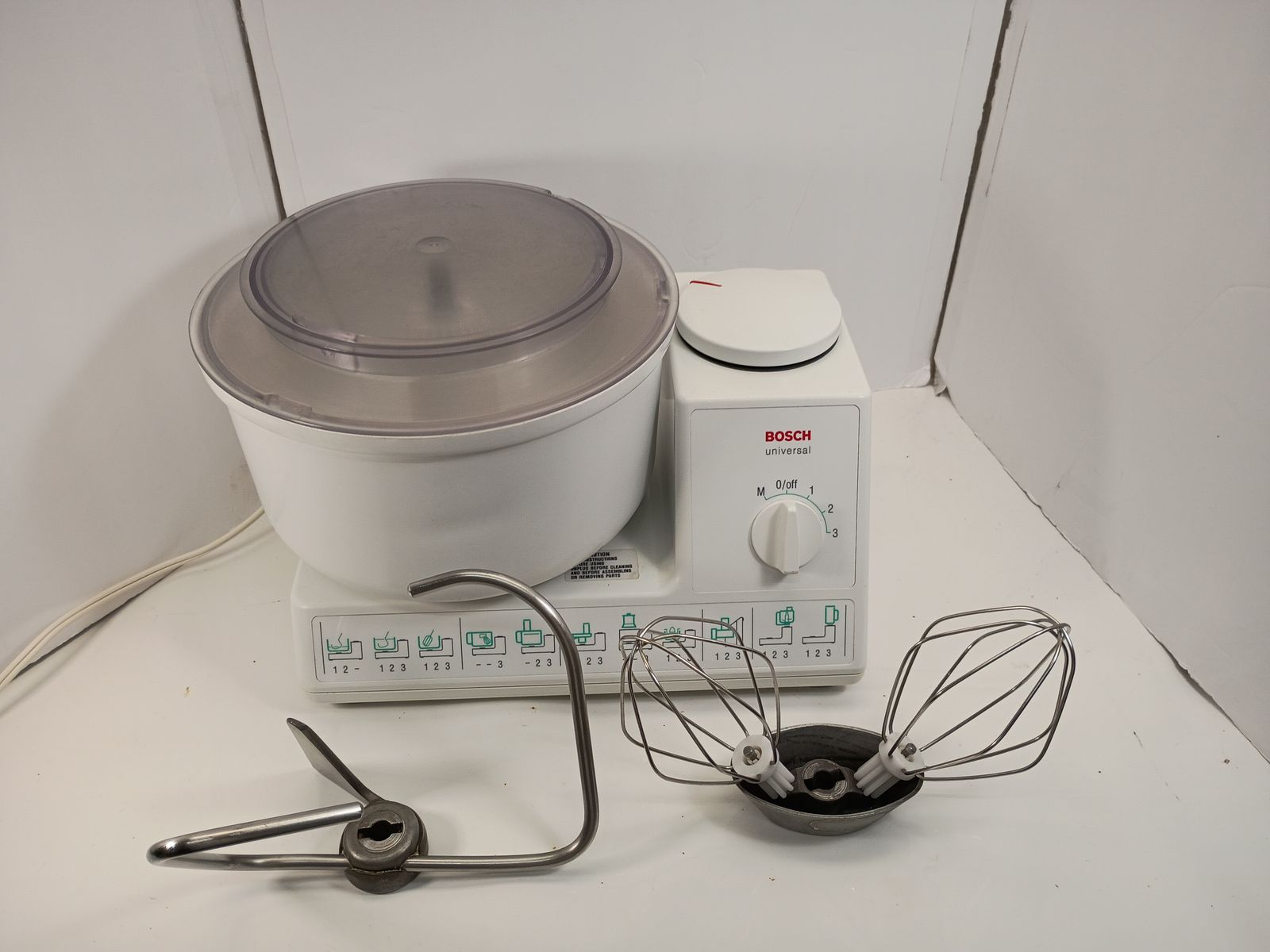 Bosch Universal Mixer 700 Watts Made Germany Model MUM 6621UC Working