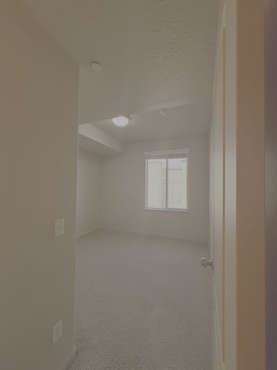 Female Private Bed & Bath in 2bed/2 bath Apartment