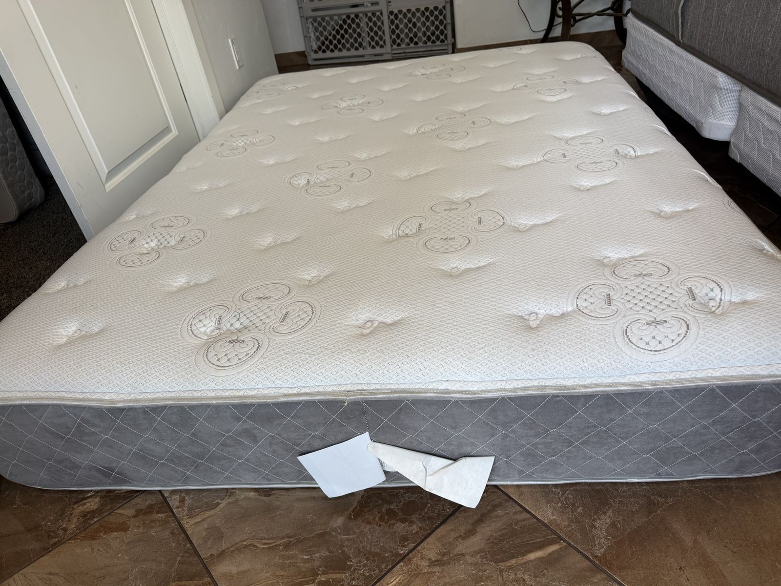Quilted Pillow-Top Mattress with Grey Border like new clean $100 queen size 