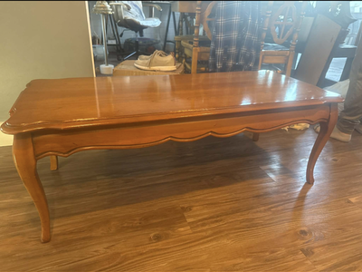 Bassett Vintage Coffee Table – Solid Wood