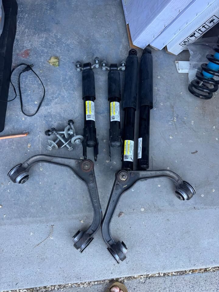 Chevy Silverado Sierra 3500 HD 2020-23 1000 miles! Shock Absorber, Upper control arms.