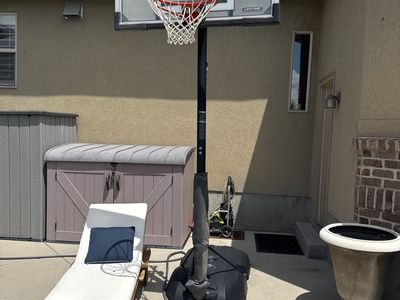 Lifetime adjustable Basketball Hoop