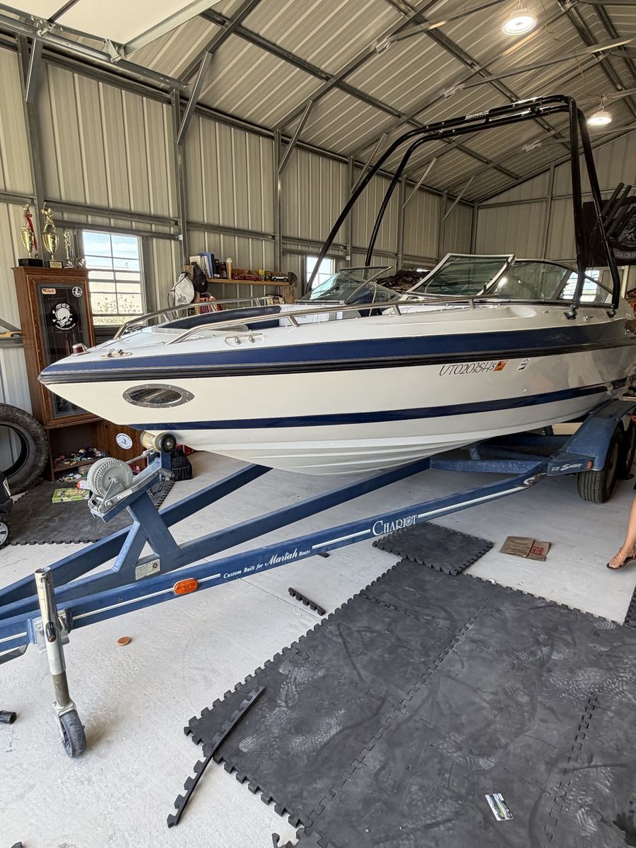 1997 Mariah Shabah 21’ Boat