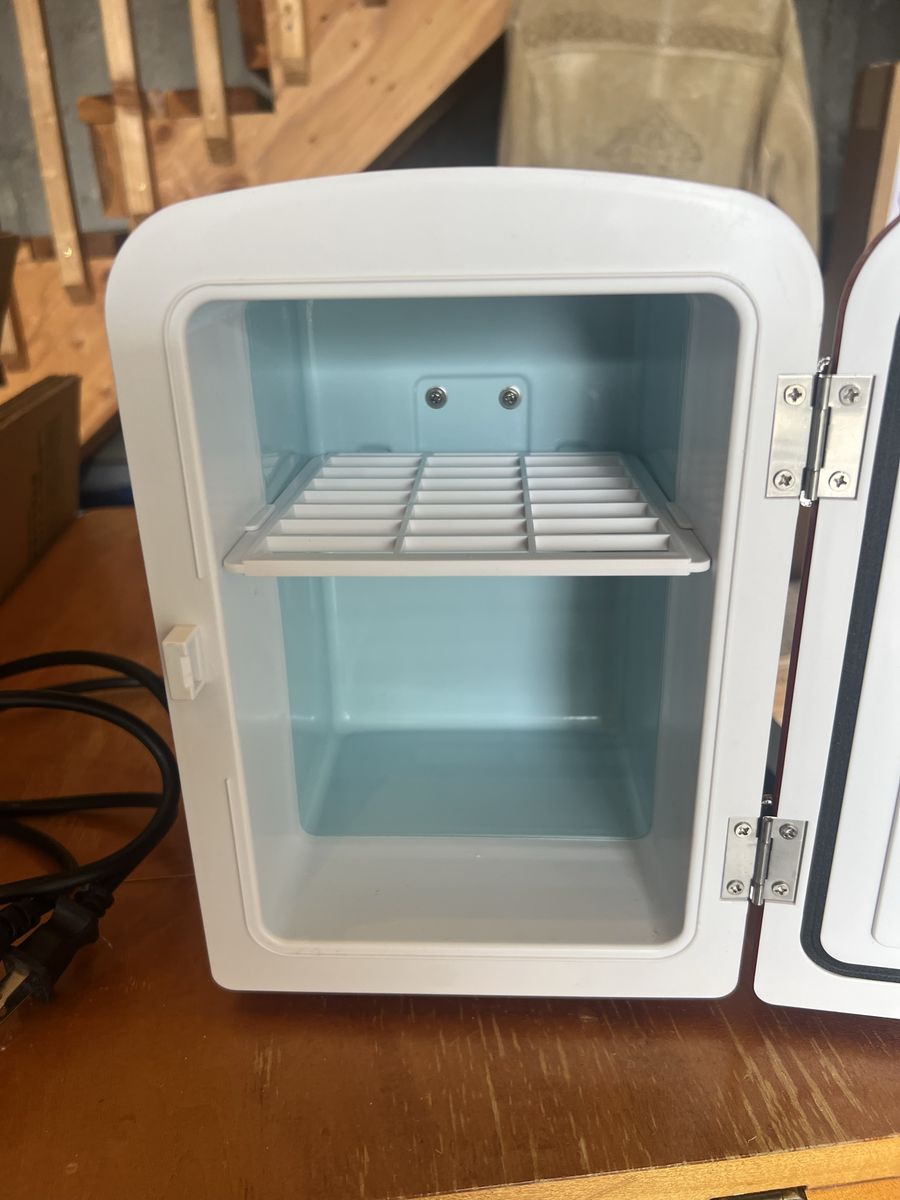 Mini individual fridge