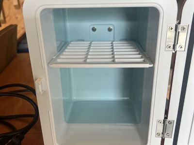 Mini individual fridge
