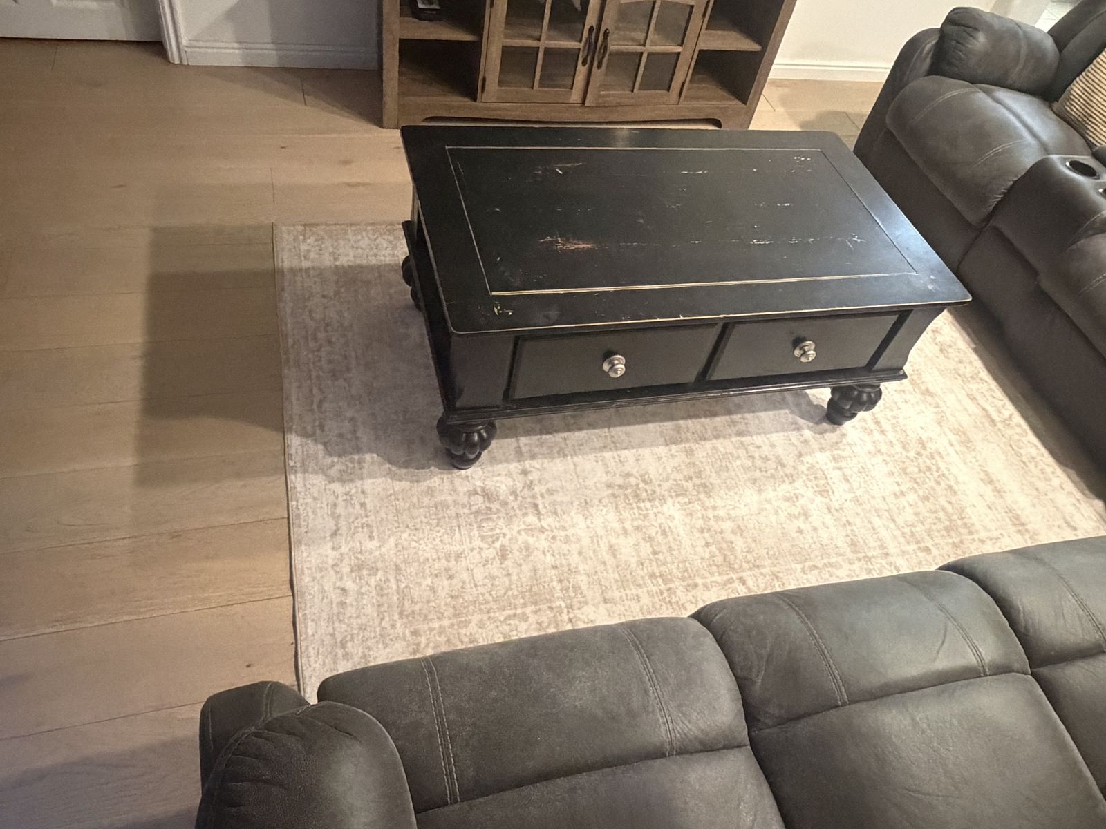 Very beautiful well built coffee table