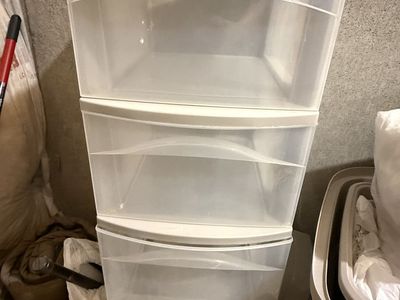 Storage containers