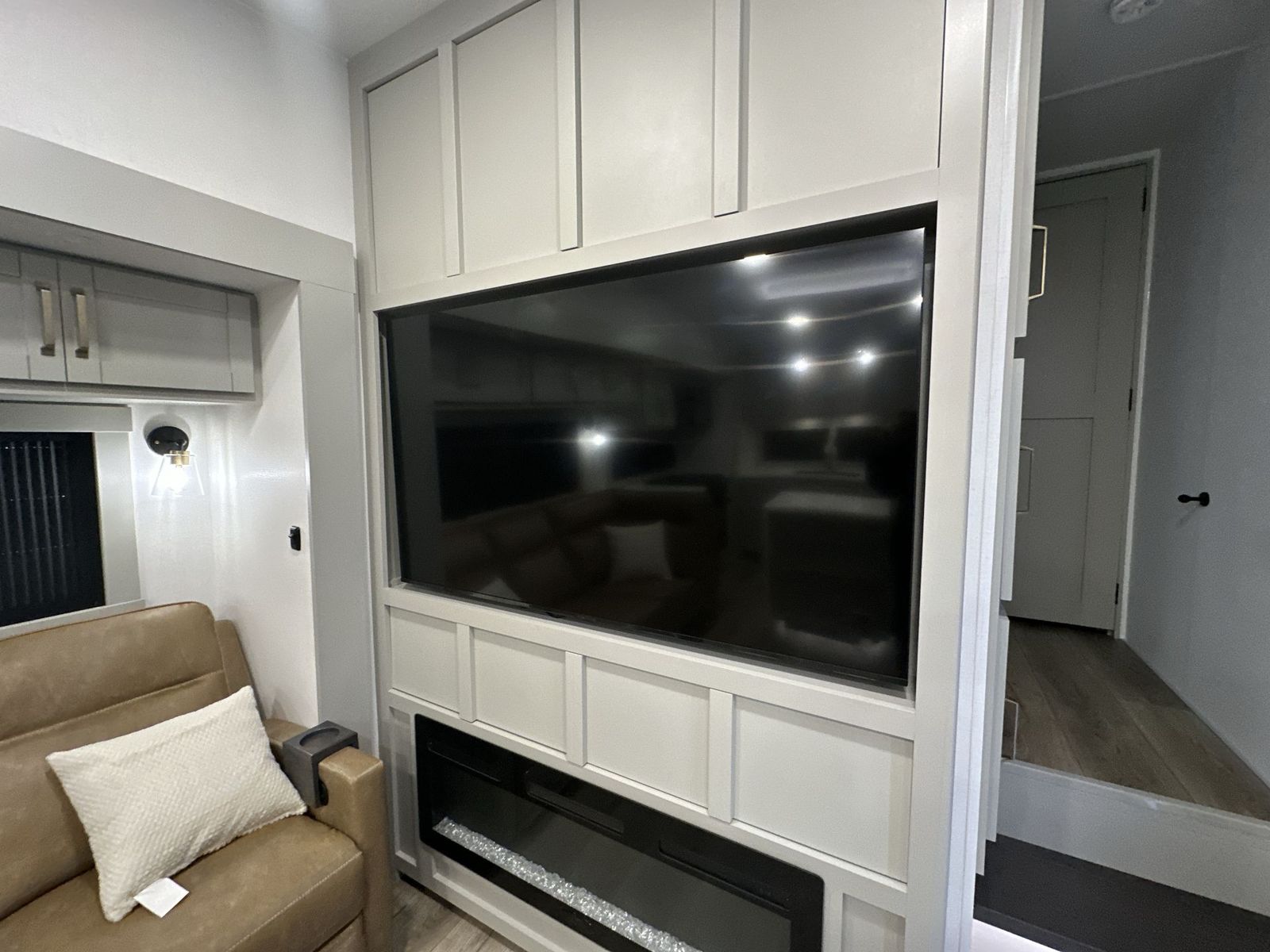 Main image 13
