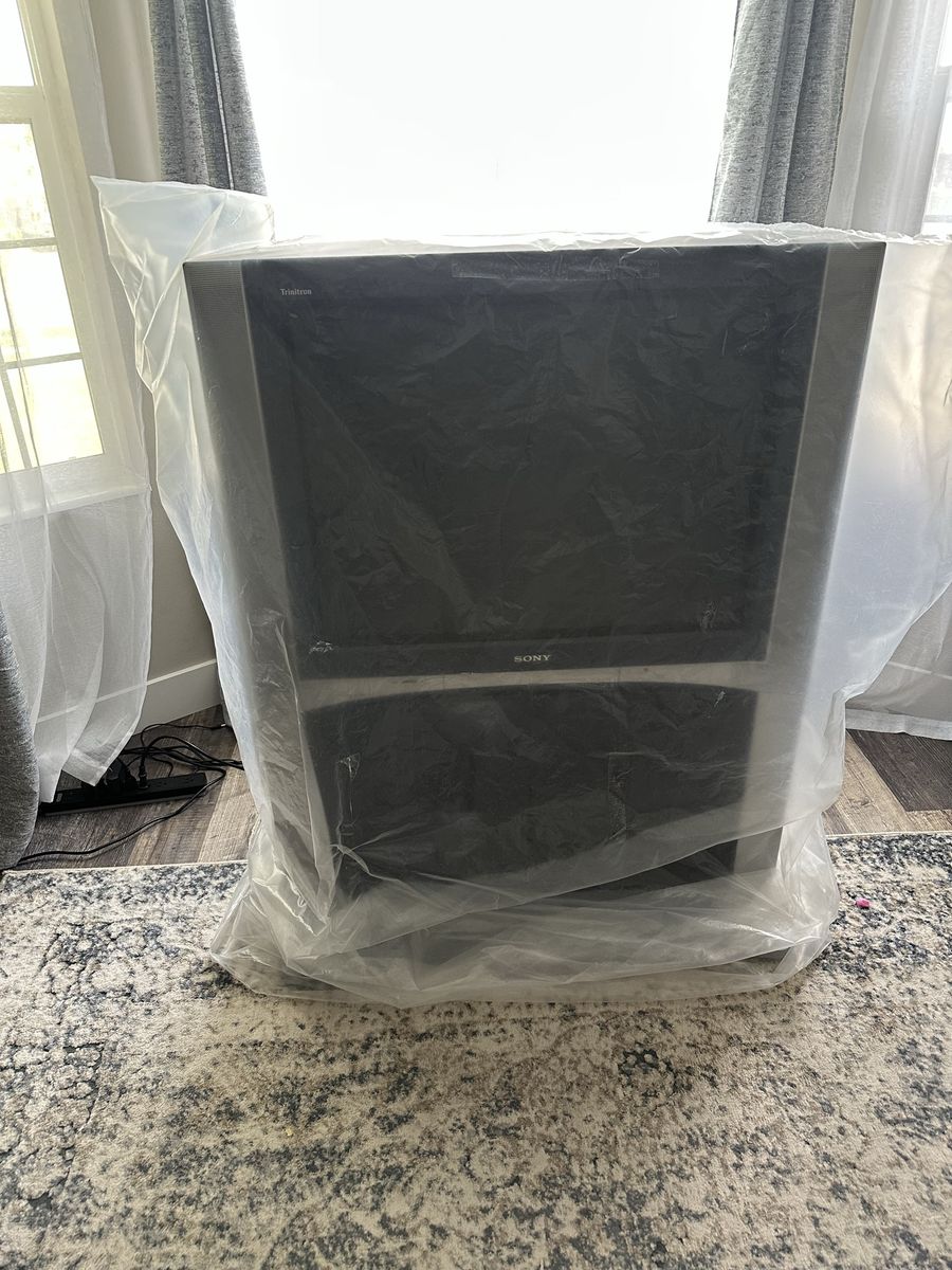 Sony KV-32HS510 high scan CRT TV - (Like New - Read Description)