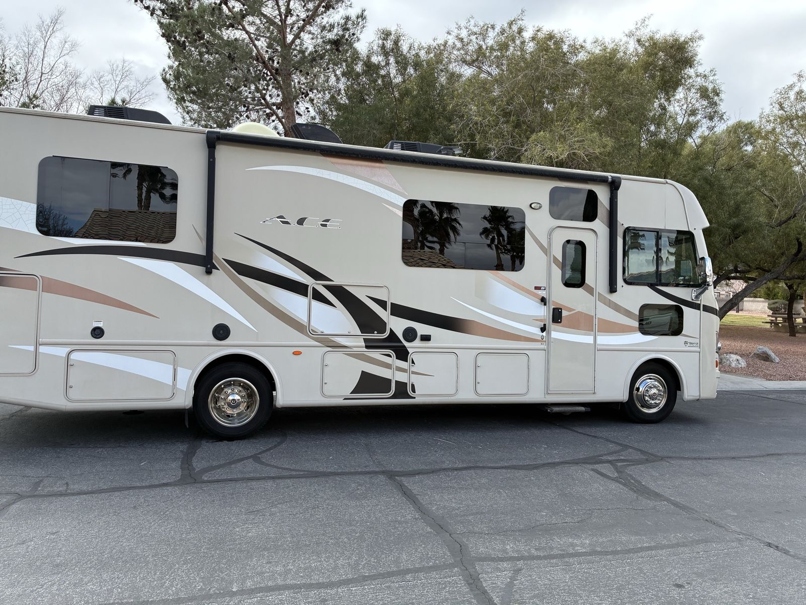 Thor Motor Coach A.C.E. Class A Motorhome - Great Condition RV for Sale