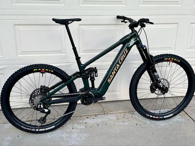 2026 Santa Cruz Vala 90 carbon Large Barely Used!!