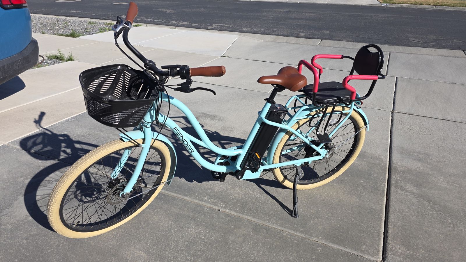 Electric Bike Cruiser with basket, kiddo chair, LED lights
