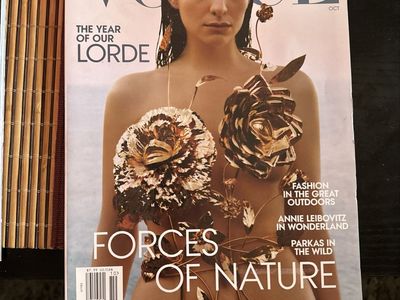 Vogue Lorde Cover Annie Leibovitz Wonderland Issue