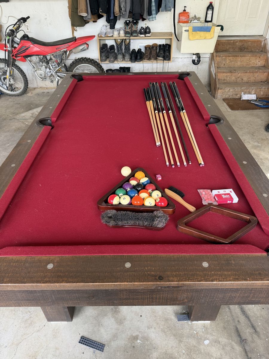 8.5 ft Breckenridge Olhausen Pool Table