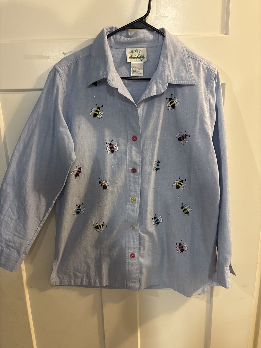 The Quaker Factory Women's Blue Bee Embroidered Button-Up Shirt Size Medium 100% Cotton