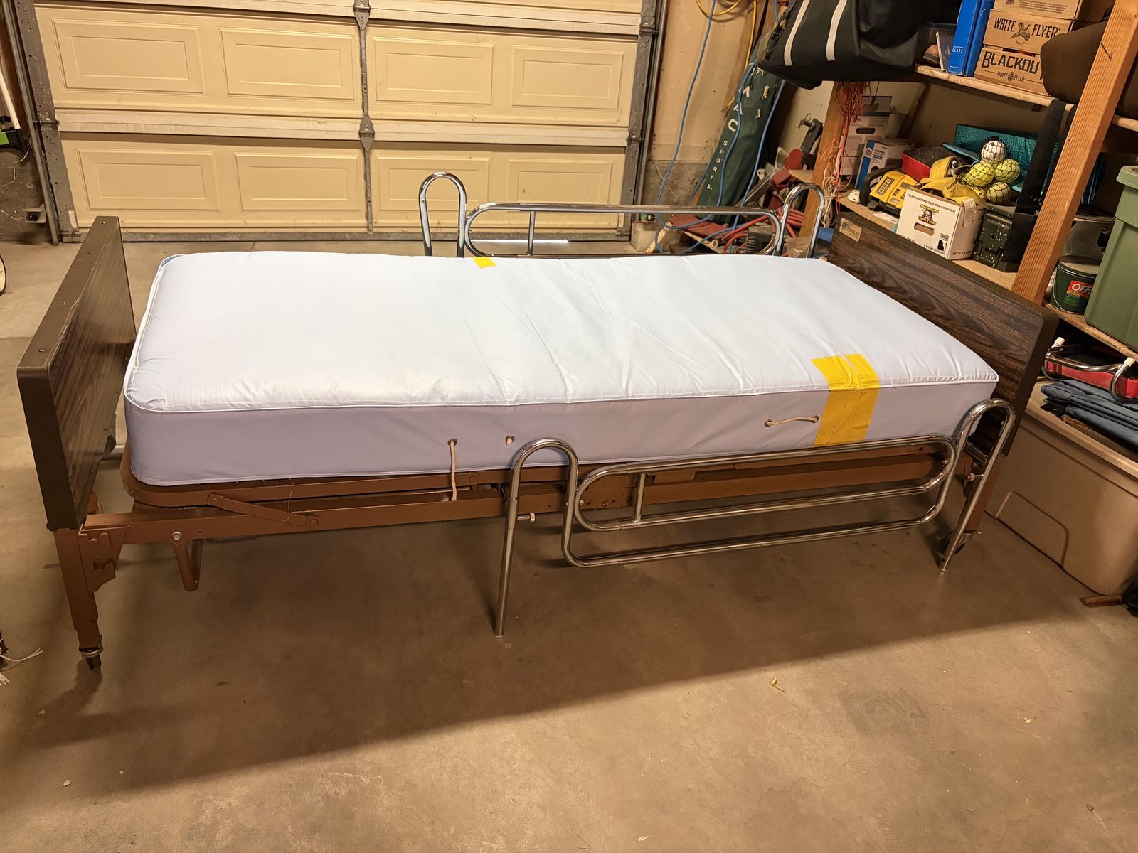 Invacare Synchronizer Hospital bed