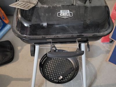 Expert Grill Charcoal Grill, 17.5 Inch Charcoal Grill with Wheels, Black (includes accessories and charcoal)