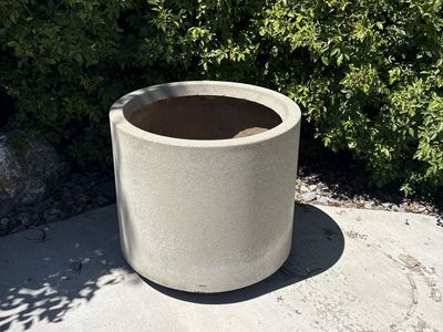Large Round faux concrete Planter Pot - Durable Outdoor Garden Decor