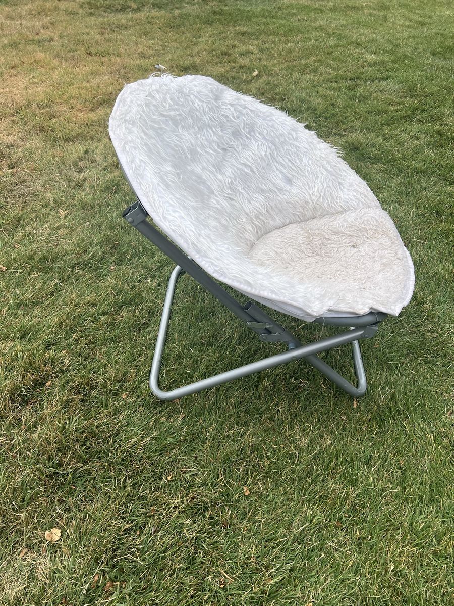 White Faux Fur Saucer Chair - Cozy & Foldable Seating
